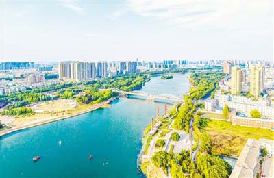    水绿相映入画屏 生态宜居幸福城